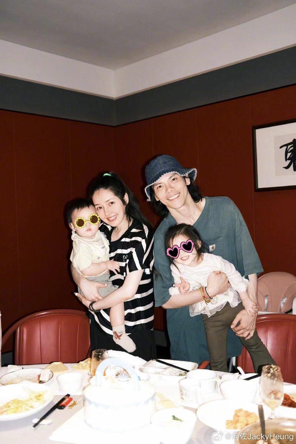 路边发现一名弃婴，好心人联合民警送往救助站